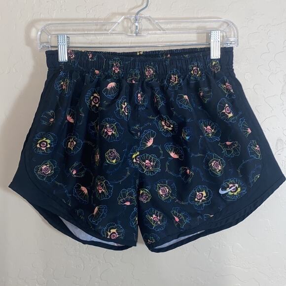 Nike dri fit black floral running shorts - Picture 5 of 5
